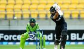 Afridi blitz in vain as New Zealand spank Pakistan