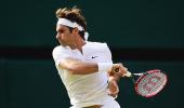 Federer of yore sets up prime time showdown with Djokovic