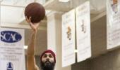 US lawmakers call for allowing turbaned Sikh basketball players