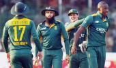 Bowlers lift South Africa to win over Australia