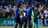 England hit world record 444-3 to crush Pakistan