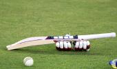 Should restrictions be imposed on size of bats in Test cricket?