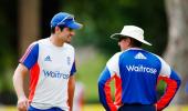 Bayliss expects Cook to lead England till 2017 Ashes