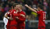 Bayern crush Werder with Mueller, Thiago doubles