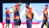 Fleming backs under-fire Dhoni despite Pune's sorry campaign