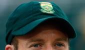 De Villiers quits as ODI captain, returns to Test cricket