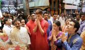 VIDEO: Tendulkar, family offer prayers at Lalbaugcha Raja