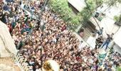 Pak captain Sarfraz Ahmed swarmed by fans as he gets hero's welcome