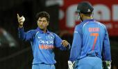 Kuldeep misses Dhoni behind the stumps