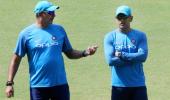 Shastri once again fiercely defends Dhoni