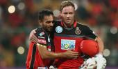 AB de Villiers powers RCB to six-wicket win over Delhi