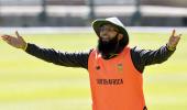 Off-form Amla makes South Africa World Cup squad