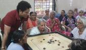 Sachin celebrates National Sports Day at old age home