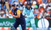 Dhoni's batting towards end leaves fans perplexed