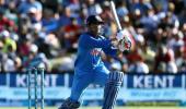 Dhoni lays foundations for another Indian fairytale