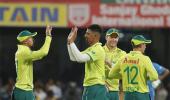 South Africa quicks, De Kock star in Bengaluru