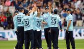 Second-string England trounce Pakistan, seal ODI series