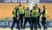 Australia underdogs against Pakistan in role reversal