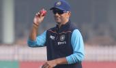 Dravid gives Rs 35000 to Kanpur groundstaff for pitch