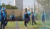 T20 World Cup: Dhoni gives throwdowns to India batters