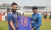 Kohli gifts 'special souvenir' to Mehidy Hasan Miraz