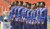 Indian team wears black armbands in memory of Lataji