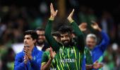 New Zeal... and Pakistan romp into T20 WC final