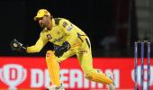 Revealed! Dhoni continues to play despite knee injury