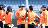 Harmanpreet not out of form, asserts coach Muzumdar