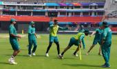 Pakistan cricket team overwhelmed by Indian fans' love