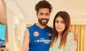 Jadeja Salutes His Wife!