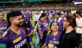 SRK Bonds With KKR Mums