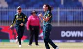 T20 WC: Defending champs Aus crush Sri Lanka