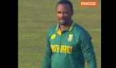 Unbelievable! SA coach becomes substitute fielder