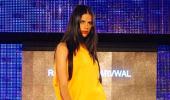IMAGES: Giselli, Carol blaze on the ramp!