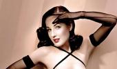 Striptease for the Queen? Fashion news!