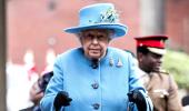 For 60 years, the Queen has been carrying the same handbag!