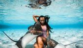 This model loves to cuddle deadly stingrays