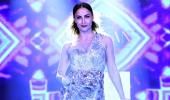 Pics! Elli Avram is a runway queen in pink