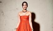 Stunning! Kriti flaunts shoulders in strapless gown