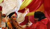 Don't miss! STUNNING images of sindoor khela