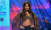 Smokin' hot! Ileana flashes toned abs in black