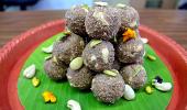 Diwali recipes: Chhuhare Ke Laddoo, Anjeer Kaju Roll