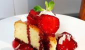 Recipe: Almond cake with strawberries in red wine