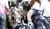 A Sweet Foamy Kiss On Raisin Weekend