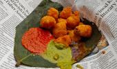 Recipe: Crispy Mung Dal Bhajiyas