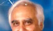 Stand-off: Sibal to meet IIT faculty tomorrow