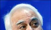 No US-style salaries for IIT faculty: Sibal