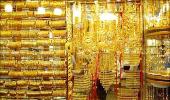 Fake gold scam hammers Hong Kong jewellers