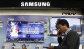 Battle over smartphones: Samsung takes on Nokia